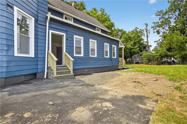 3112 W 97th ST, Cleveland, OH 44102