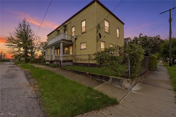 689 Midland AVE, Cleveland, OH 44110