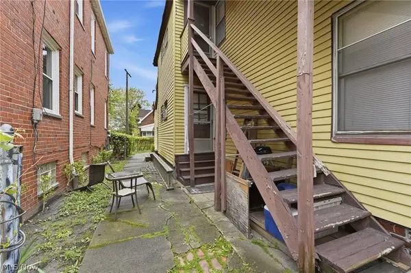 689 Midland AVE, Cleveland, OH 44110