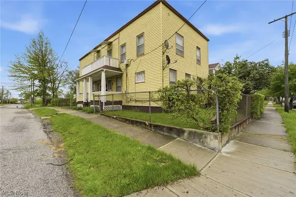 689 Midland AVE, Cleveland, OH 44110