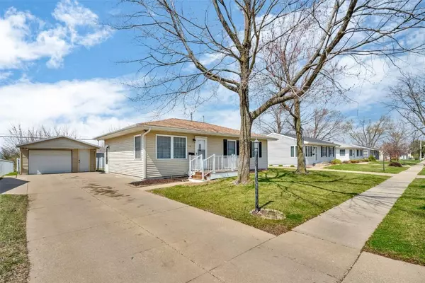 416 Cherry Hill RD NW, Cedar Rapids, IA 52405