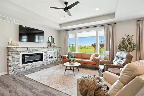 1866 Cottage Ridge DR, Marion, IA 52302