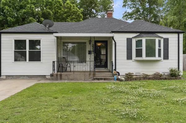 2327 E Aloma St, Wichita, KS 67211