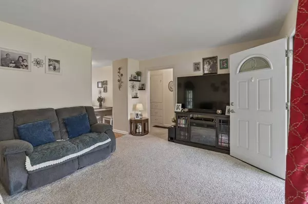 2327 E Aloma St, Wichita, KS 67211