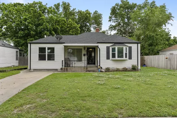 2327 E Aloma St, Wichita, KS 67211