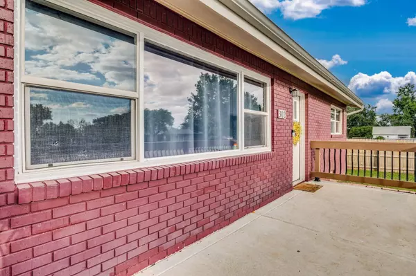 302 S Washington St, Belle Plaine, KS 67013