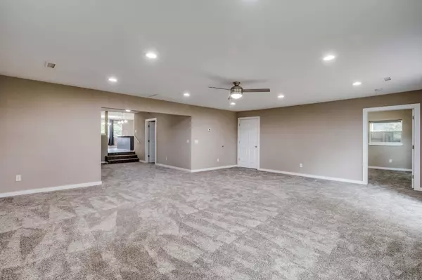 302 S Washington St, Belle Plaine, KS 67013