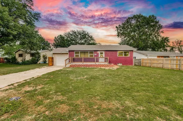 302 S Washington St, Belle Plaine, KS 67013