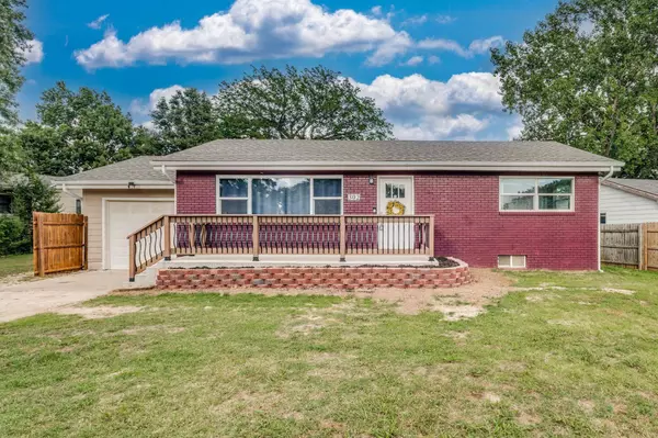 302 S Washington St, Belle Plaine, KS 67013