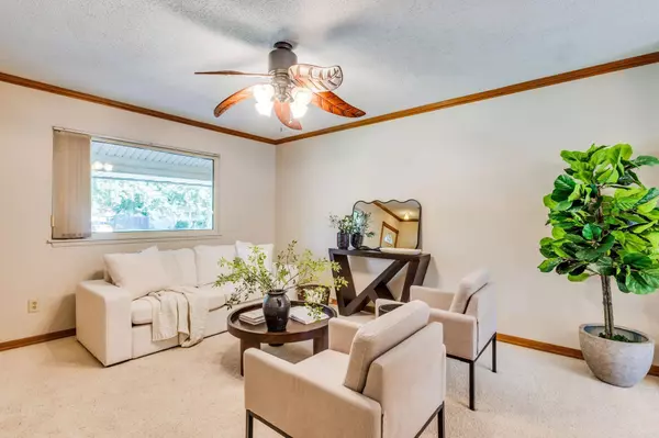 2512 S Bennett Ave, Wichita, KS 67217