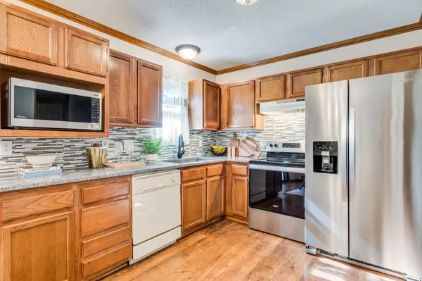 2512 S Bennett Ave, Wichita, KS 67217