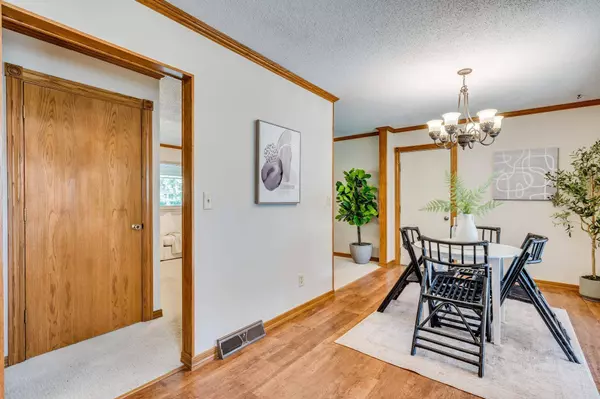 2512 S Bennett Ave, Wichita, KS 67217