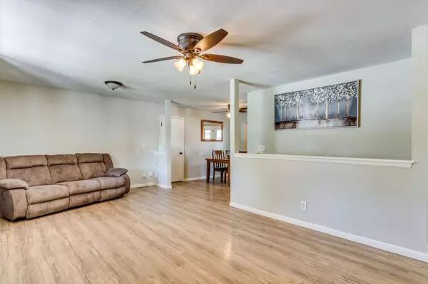 1034 S Dalton Dr, Wichita, KS 67207