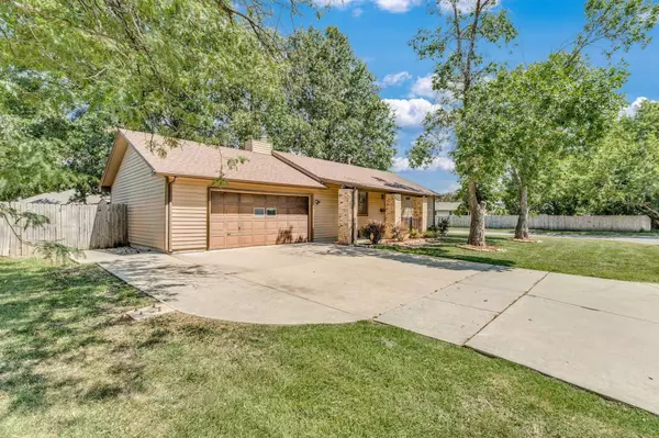 1034 S Dalton Dr, Wichita, KS 67207