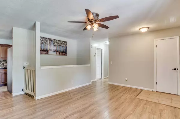 1034 S Dalton Dr, Wichita, KS 67207