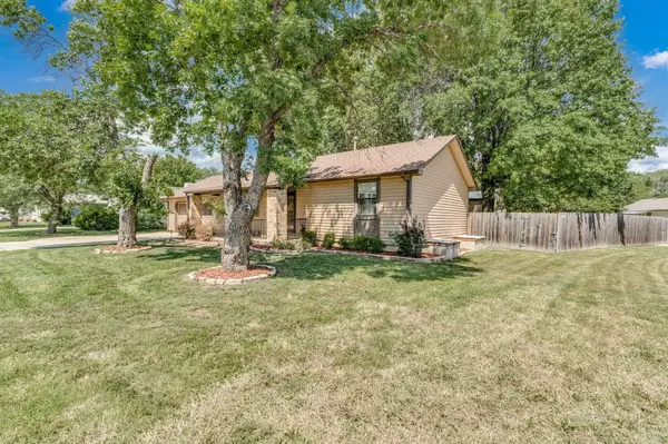 1034 S Dalton Dr, Wichita, KS 67207