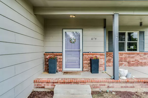 1124 N Parkway Dr, Valley Center, KS 67147