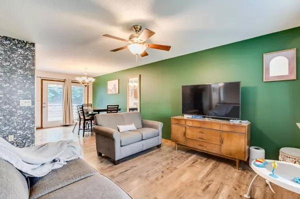 1124 N Parkway Dr, Valley Center, KS 67147