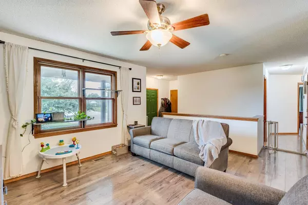 1124 N Parkway Dr, Valley Center, KS 67147