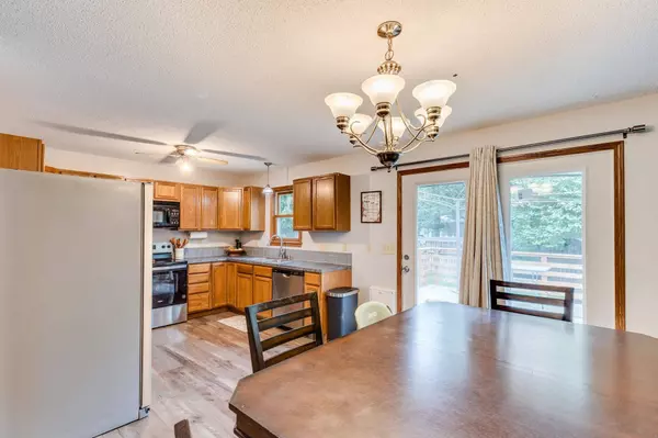 1124 N Parkway Dr, Valley Center, KS 67147