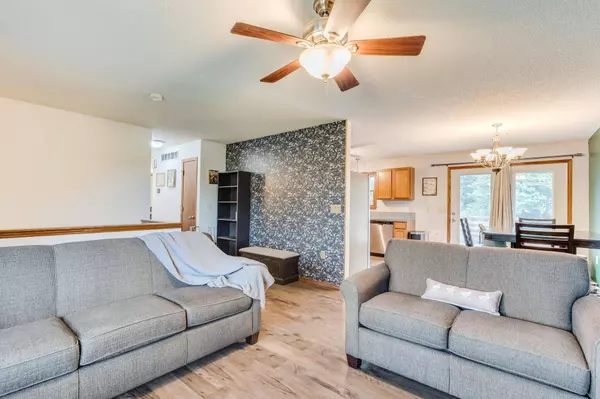 1124 N Parkway Dr, Valley Center, KS 67147