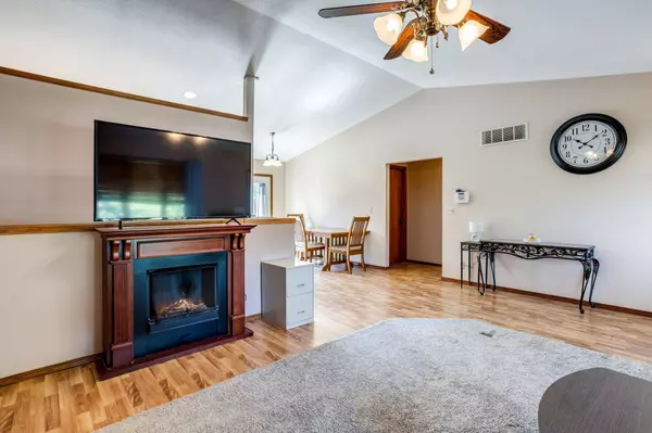 1425 E Longhorn Dr, Derby, KS 67037