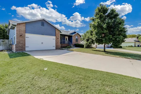 1425 E Longhorn Dr, Derby, KS 67037