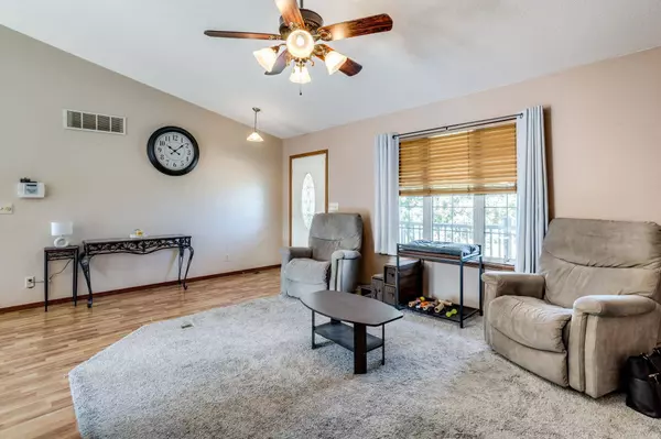 1425 E Longhorn Dr, Derby, KS 67037