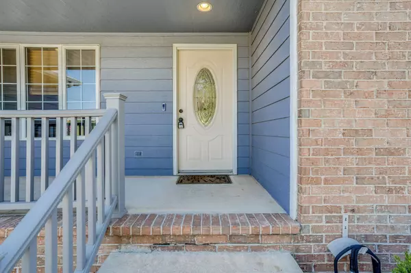 1425 E Longhorn Dr, Derby, KS 67037