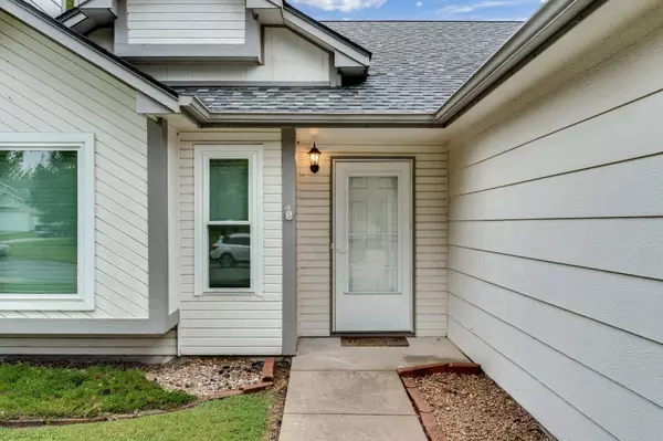 8917 E Scott Ct, Wichita, KS 67210