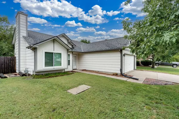 8917 E Scott Ct, Wichita, KS 67210