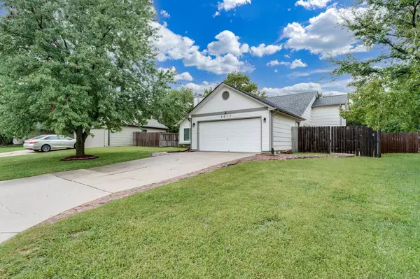 8917 E Scott Ct, Wichita, KS 67210