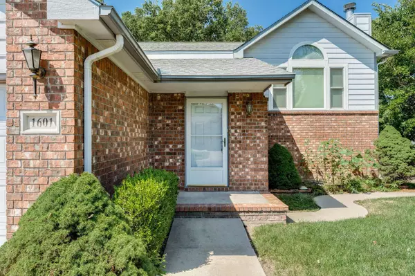 1601 N Prairie Run Cir, Mulvane, KS 67110