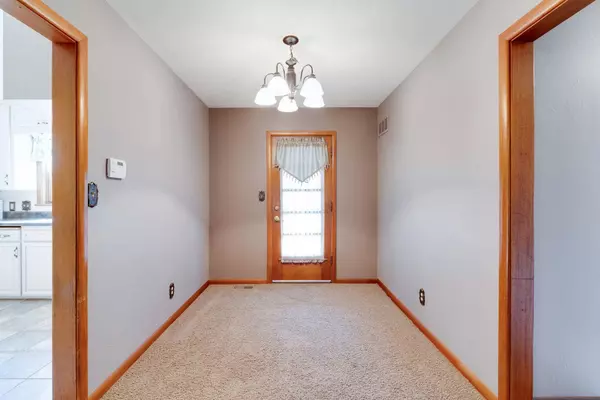 2052 S Volutsia Ave, Wichita, KS 67211