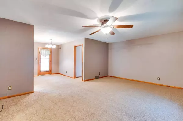 2052 S Volutsia Ave, Wichita, KS 67211