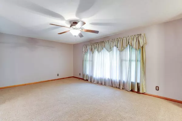 2052 S Volutsia Ave, Wichita, KS 67211