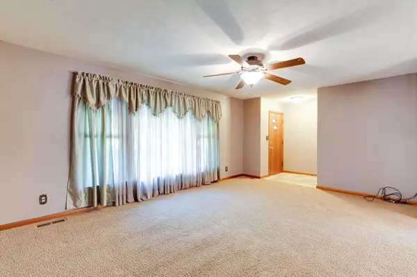 2052 S Volutsia Ave, Wichita, KS 67211