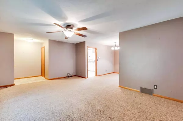 2052 S Volutsia Ave, Wichita, KS 67211