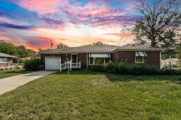 2052 S Volutsia Ave, Wichita, KS 67211