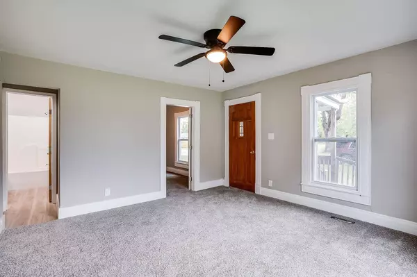 317 W 6th Ave, Belle Plaine, KS 67013