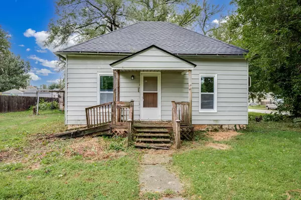 317 W 6th Ave, Belle Plaine, KS 67013