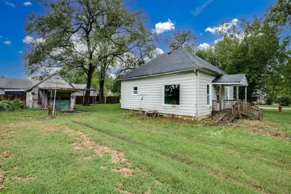 317 W 6th Ave, Belle Plaine, KS 67013