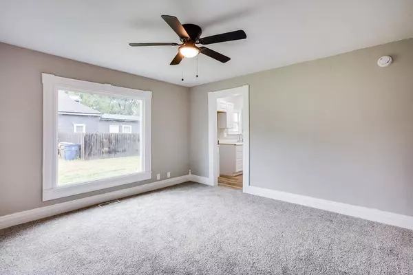 317 W 6th Ave, Belle Plaine, KS 67013