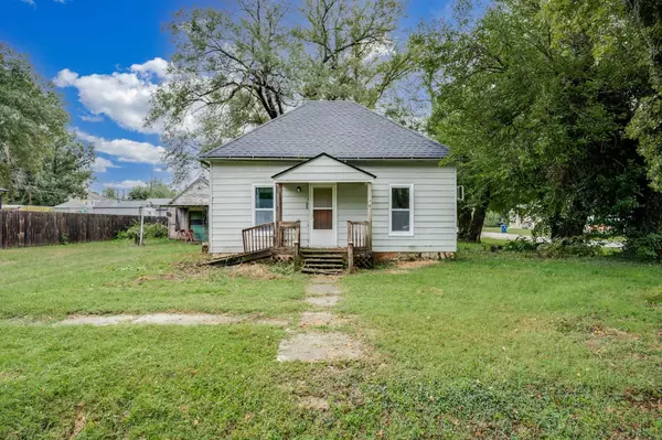 317 W 6th Ave, Belle Plaine, KS 67013