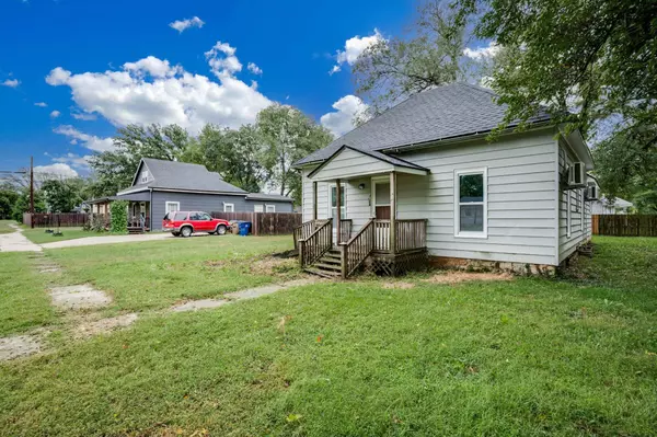 317 W 6th Ave, Belle Plaine, KS 67013