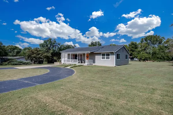 206 W Fernell St, Derby, KS 67037