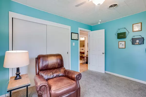 206 W Fernell St, Derby, KS 67037