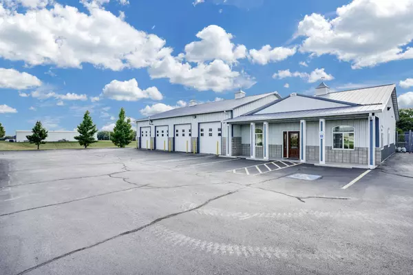 801 N River St, Derby, KS 67037