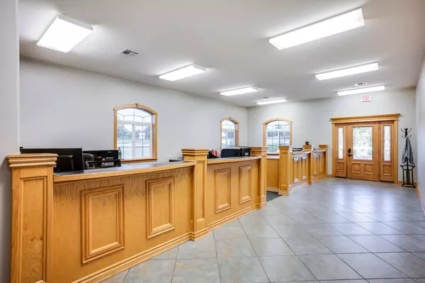 801 N River St, Derby, KS 67037