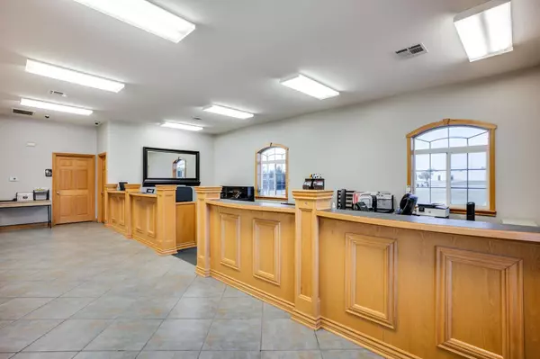 801 N River St, Derby, KS 67037